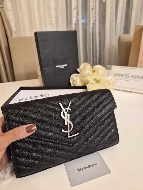 pochette cassandre ysl neuf avec boite remis en main propre Les Lilas (93)