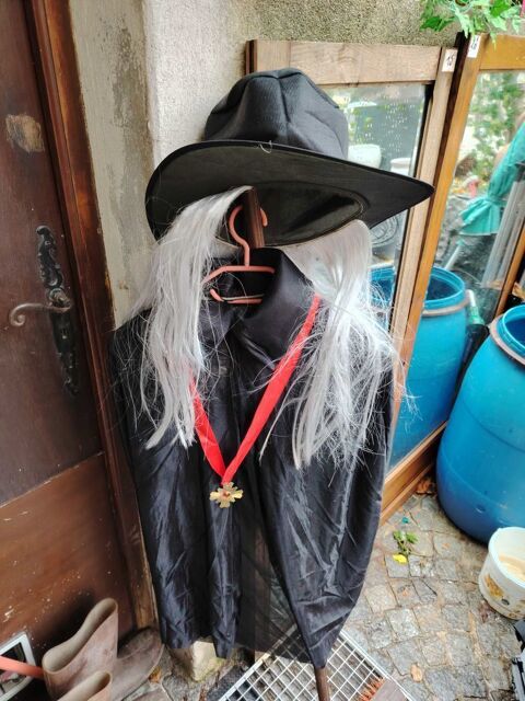 COSTUMES pour Carnaval. 10 Revest-les-Roches (06)