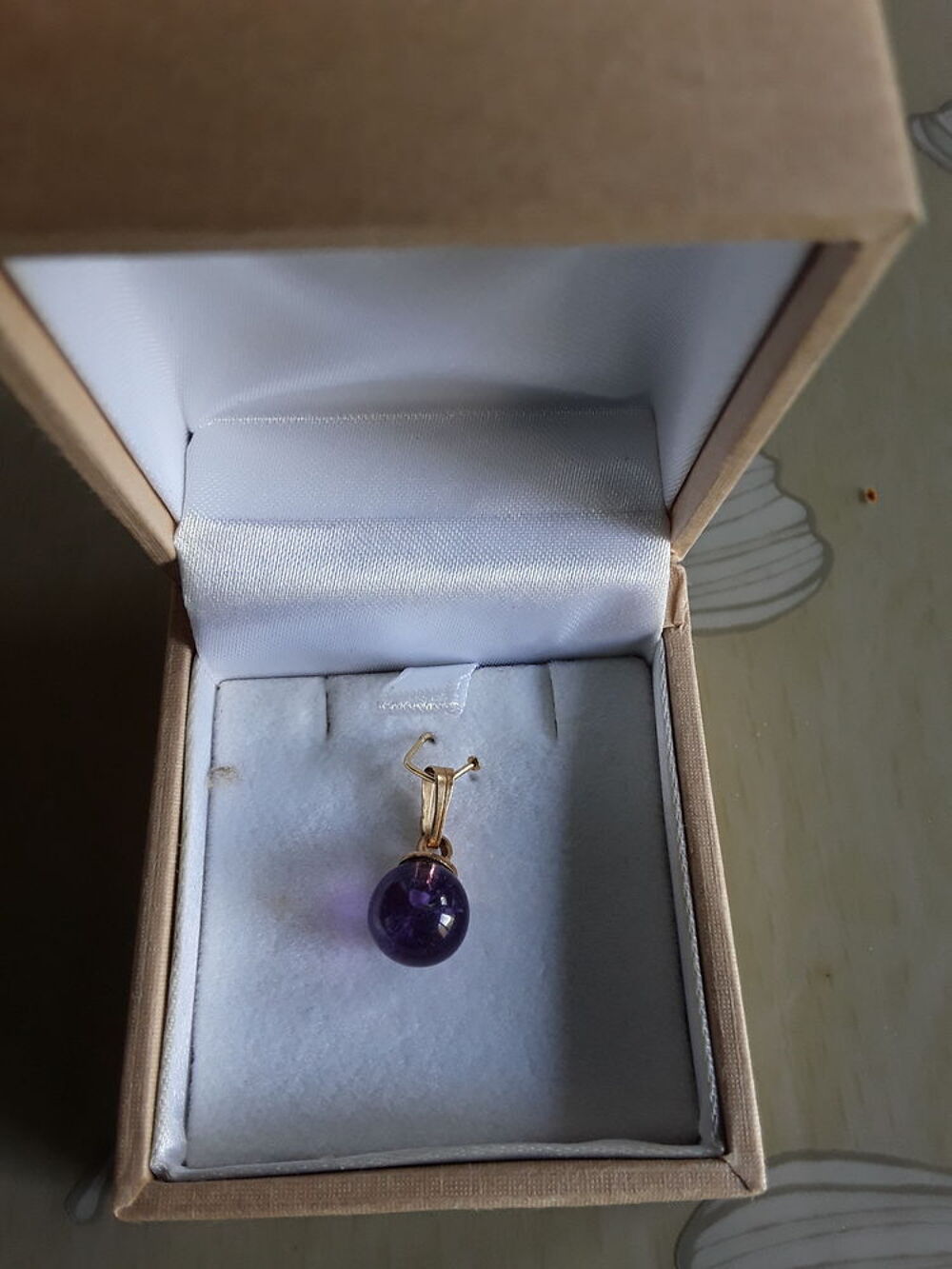 Pendentif perle violette Bijoux et montres