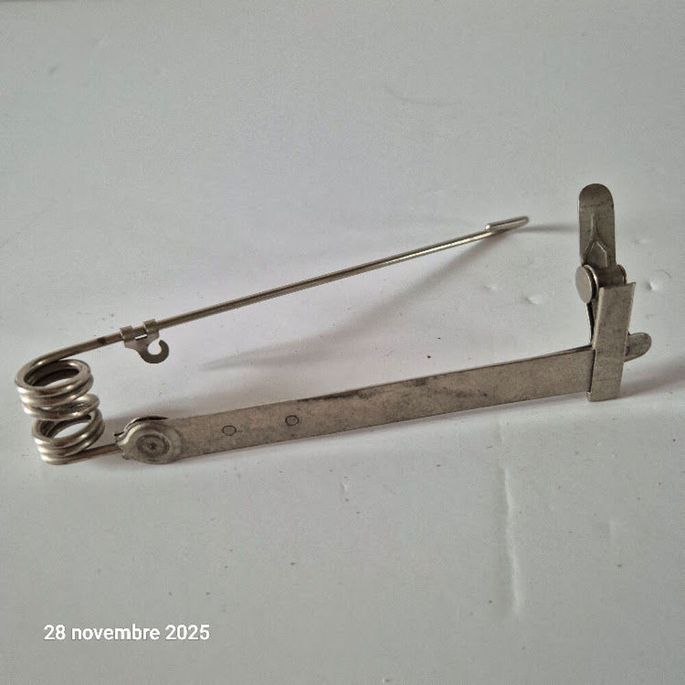 Ancien accessoire pour machine &agrave; coudre Singer Bricolage