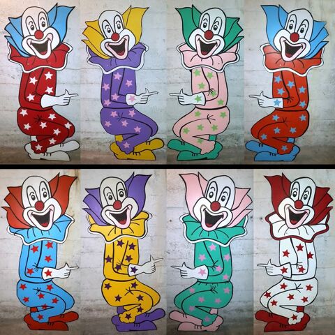 8 grands clowns en bois, dcor de scne 150 Nimes (30)