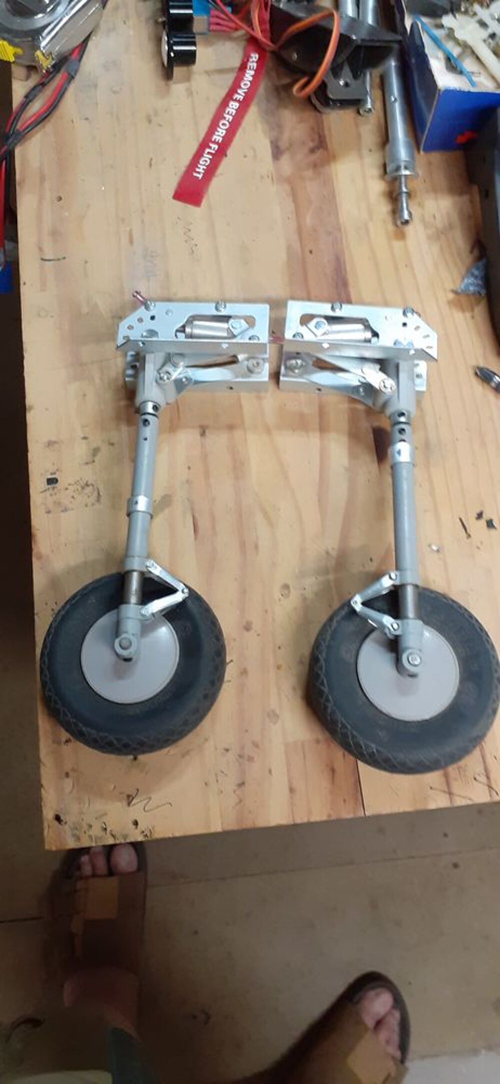 train pneumatique pour avion F4U 1.5m Sports
