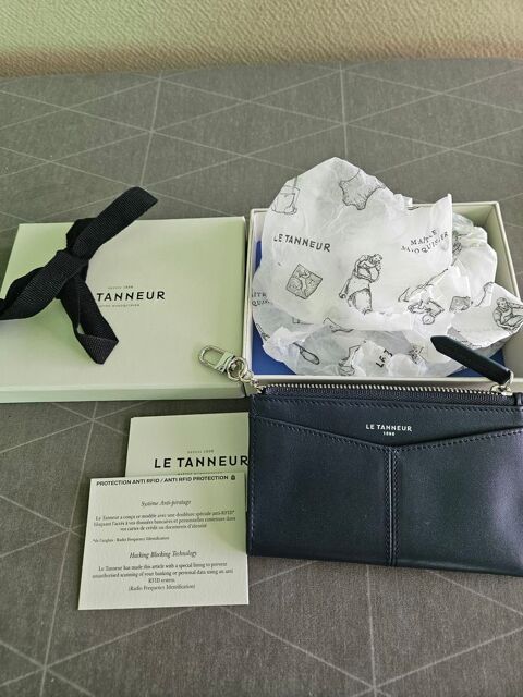 Porte- clefs zipp� le Tanneur qui n'a jamais servi 48 Villars (42)