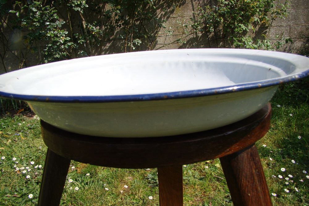 Ancienne bassine en t&ocirc;le &eacute;maill&eacute;e &agrave; fond plat - Epoque 1900 Décoration