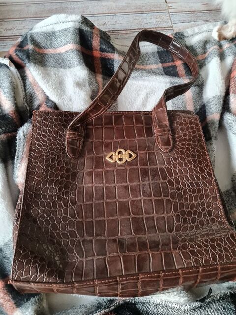 Sac �  main vintage cuir fa�on Crocodile marron 28x26cm 25 Aytr� (17)