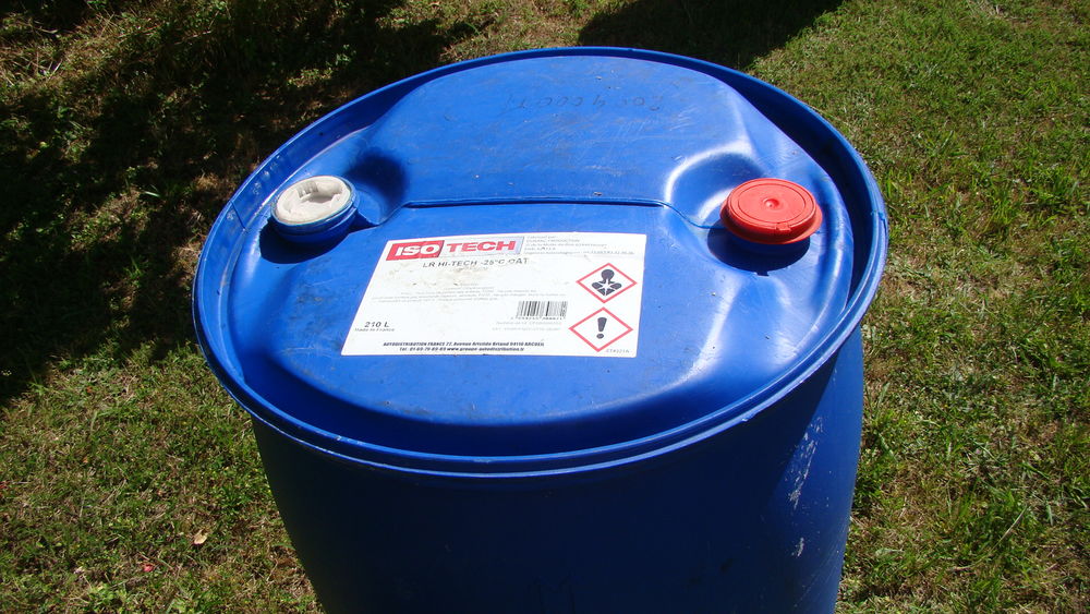 F&ucirc;t / bidon plastique 220 litres 
Bricolage