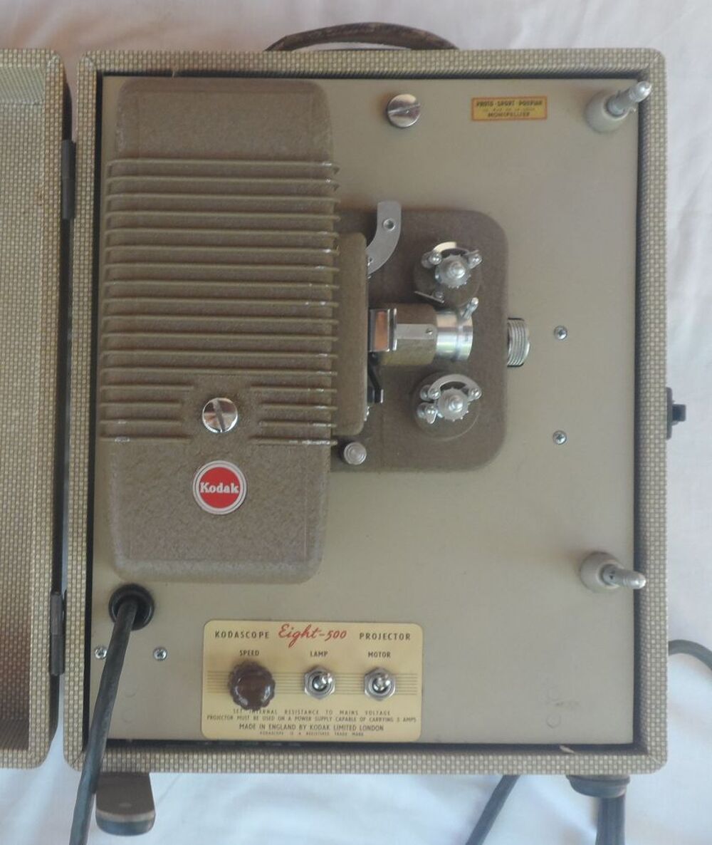 PROJECTEUR HUIT MM KODAK EIGHT 500 FONCTIONNE EN 220 VOLTS Photos/Video/TV