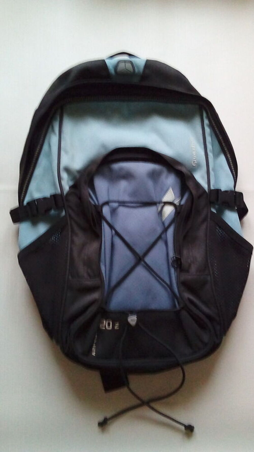 un lot de 6 sacs de sorties ou voyages neufs . Maroquinerie