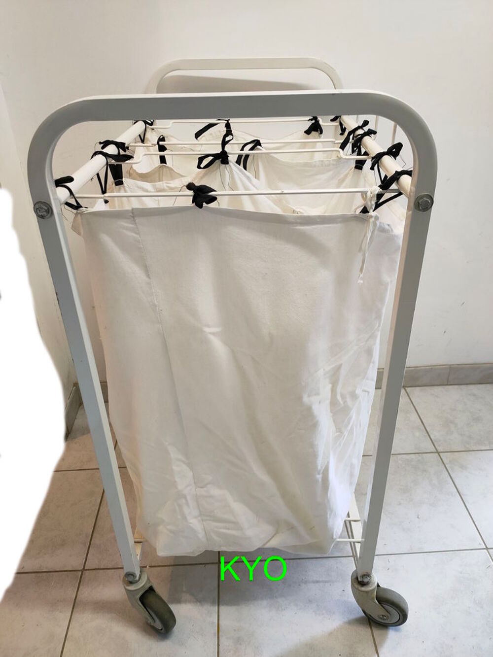 Chariot porte-sac panier linge blanc m&eacute;tal roulettes Meubles