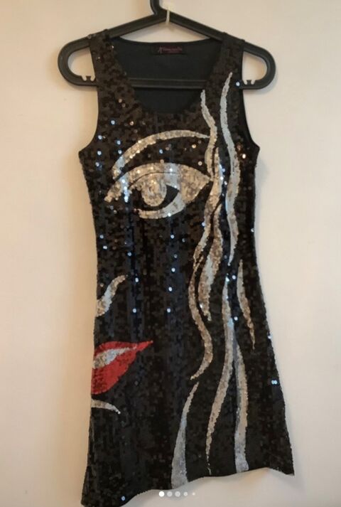 Robe noire � sequins / Taille S 25 Cannes (06)