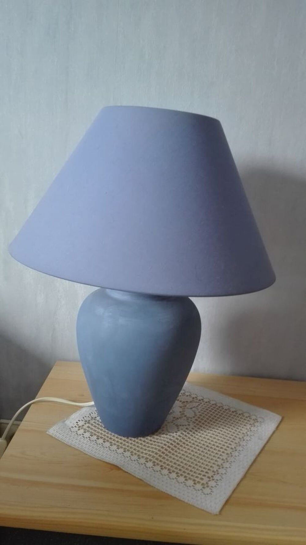 lampe bleue &agrave; poser ou de chevet Dcoration