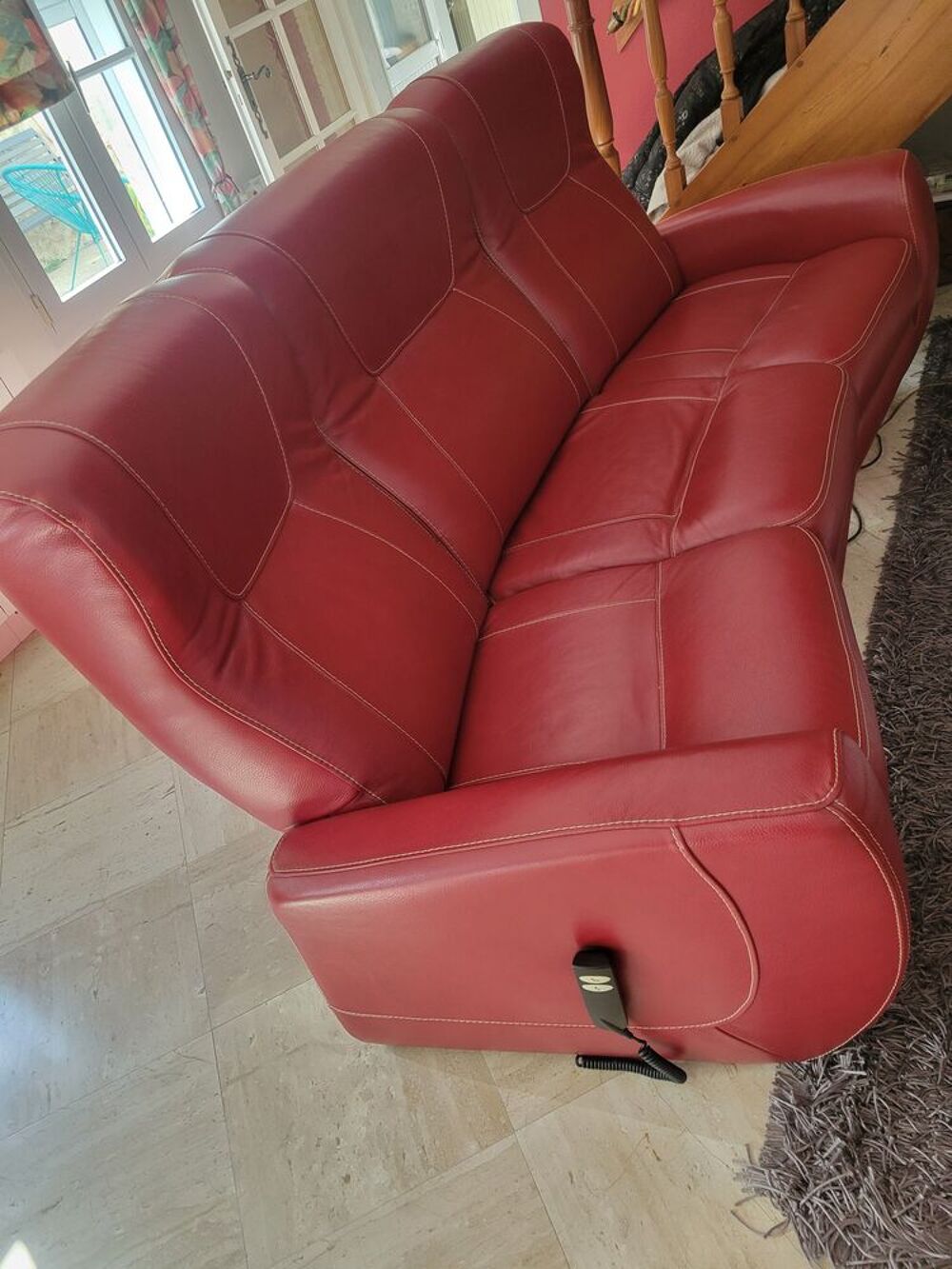 Canap&eacute; Home Cin&eacute;ma cuir rouge et fauteuil assorti Meubles