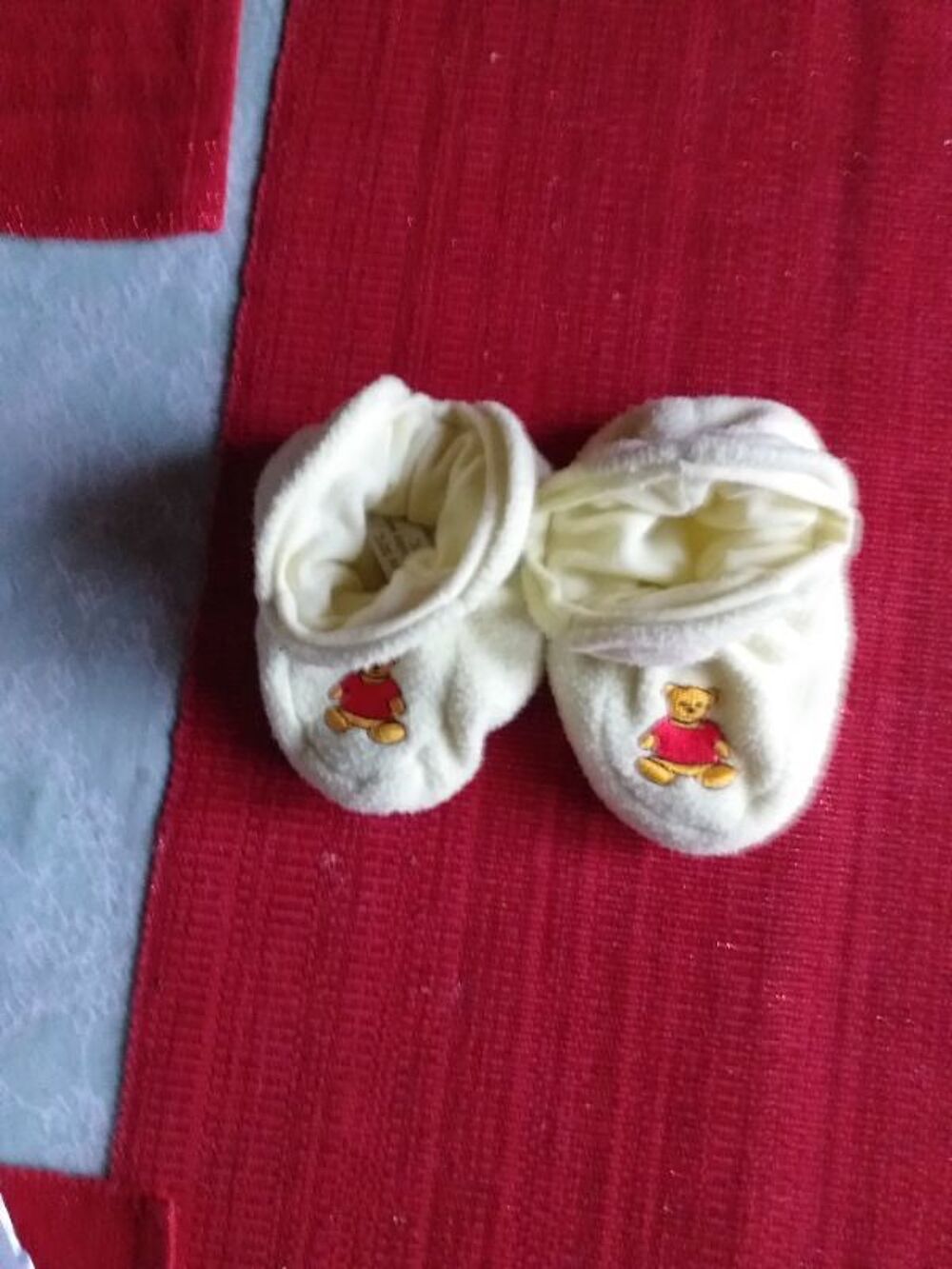 2 PAIRES DE CHAUSSONS + MOUFLES GARCON TAILLE 6/12 MOIS Puériculture
