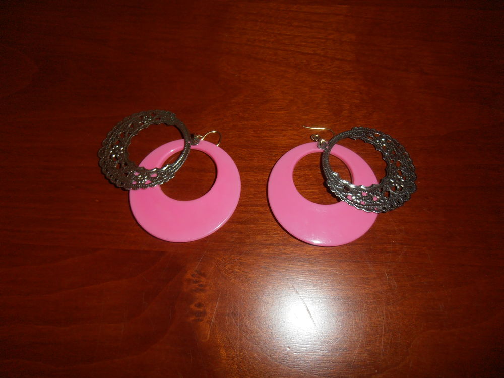 Boucles d'oreilles anneaux fuchsia 2 (28b) Bijoux et montres