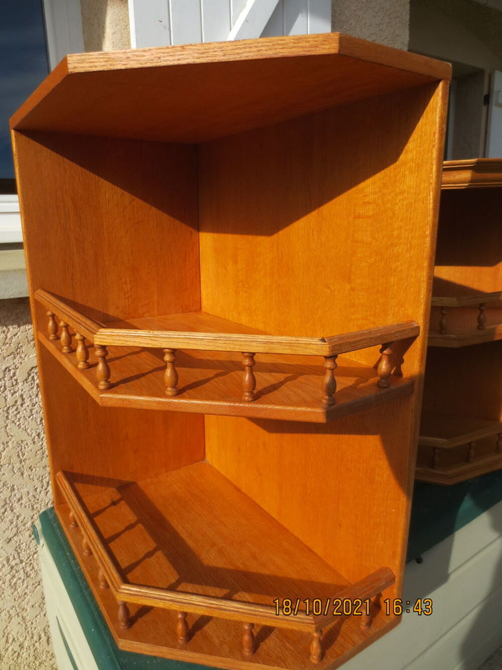 2 ETAGERES D'ANGLE CHENE MASSIF
Meubles