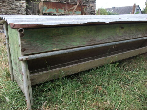 Nourrisseur à agneaux 85 44590 Derval