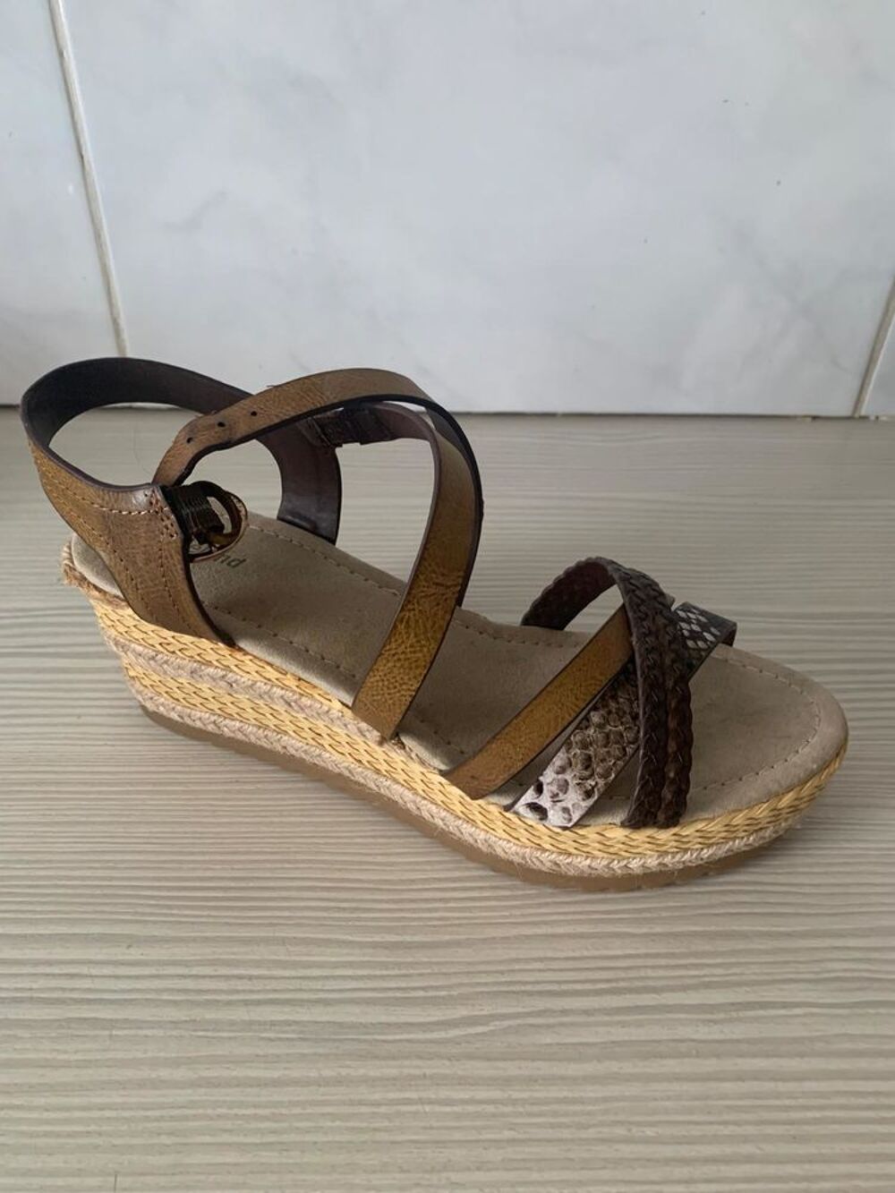 3 paires de chaussures (39) Chaussures