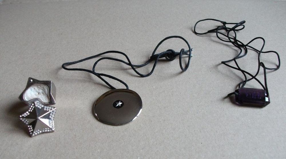 LOT Thierry Mugler # 1 Bague et 2 pendentifs 