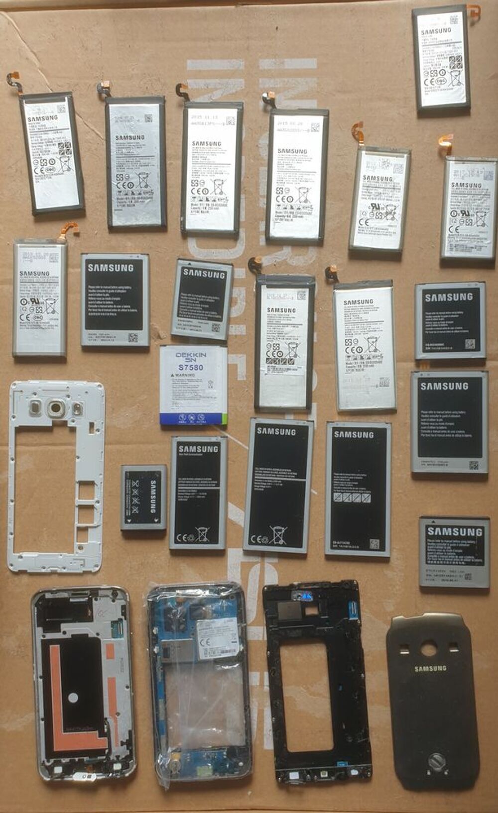 Lot de smartphones Samsung pour pi&egrave;ces Téléphones et tablettes