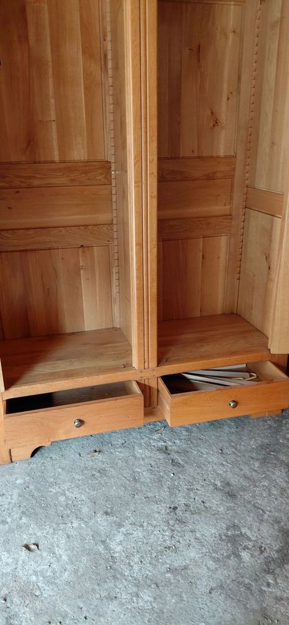 Armoire en bois 2 portes 2 tiroirs Meubles