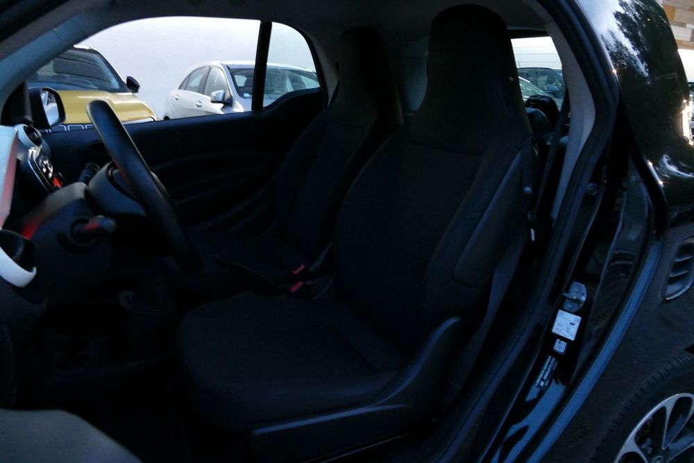 ForTwo Fortwo Coup&eacute; 1.0 61 ch Pure 2015 occasion 13600 La Ciotat