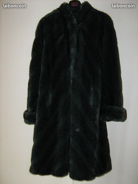 Manteau imitation fourrure. 100 Villerest (42)