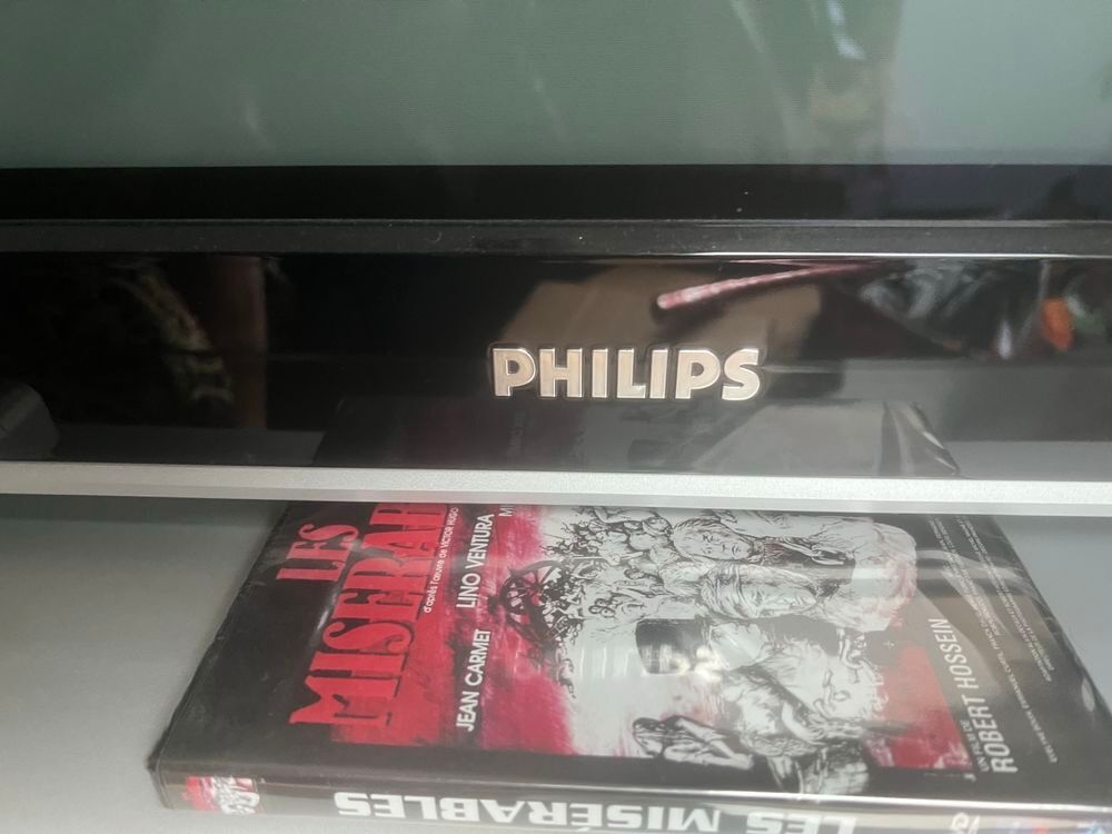 TV philipps grand ecran et meuble TV Photos/Video/TV