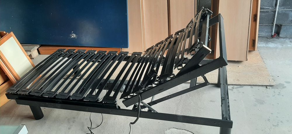 Lit &eacute;lectrique 3 positions avec matelas tr&egrave;s confortable Meubles