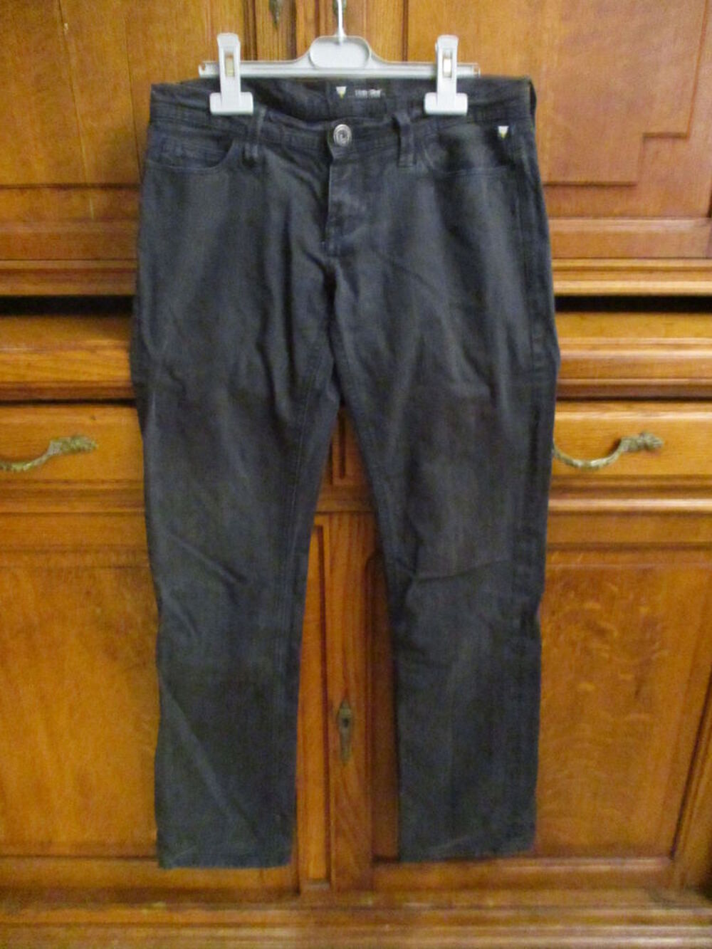 lot de 2 jeans bleu ou noir et un pantalon en toile gris Vêtements