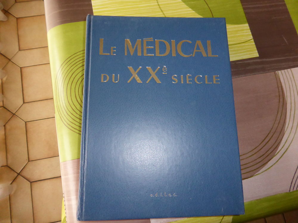 ENCYCLOPEDIE : LE MEDICAL DU XX&egrave; si&egrave;cle en 8 volumes Livres et BD