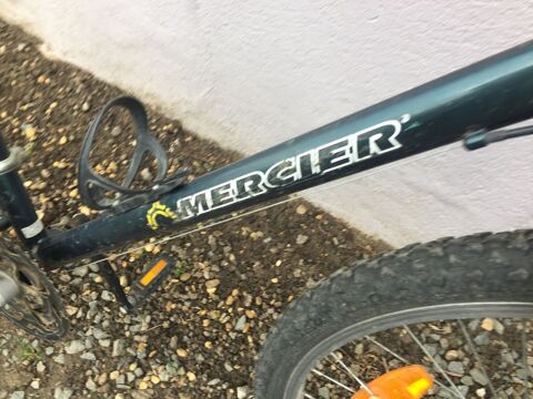 UN VELO VTT AVEC VITESSES MARQUE MERCIER  15 Balbigny (42)