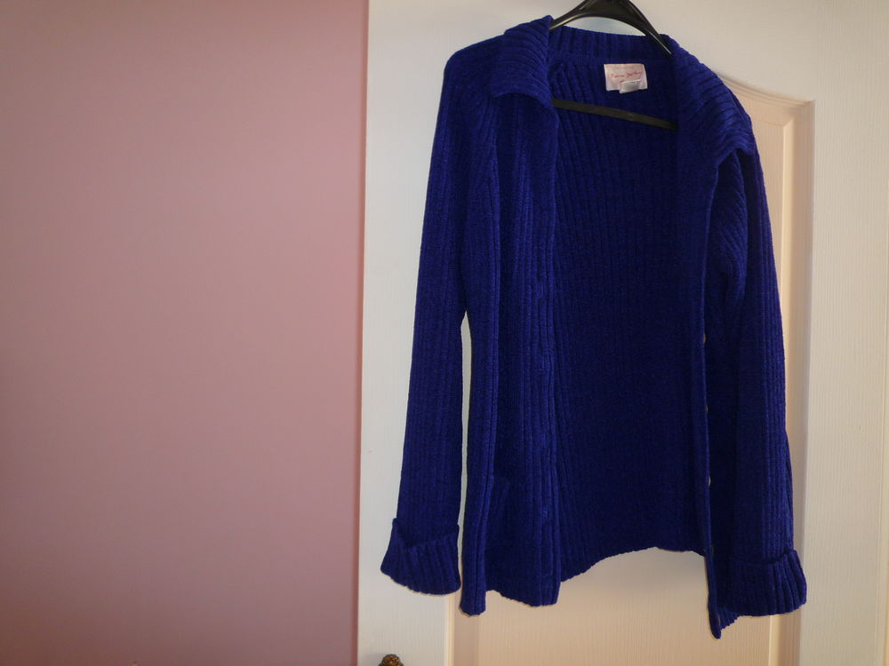 GILET NEUF RENE DHERY JAMAIS PORTE T46/48 Vêtements