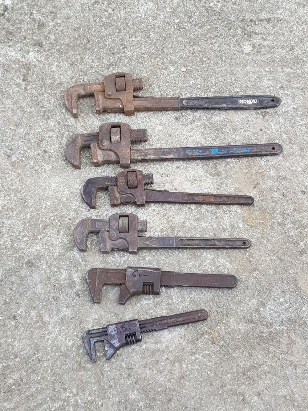 Cles a serre tube molette ou anglaise &agrave; griffe Bricolage