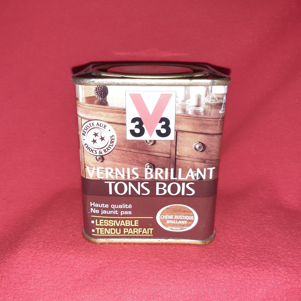 Vernis bois, diff&eacute;rentes teintes et volumes de 10 &agrave; 25 € Bricolage