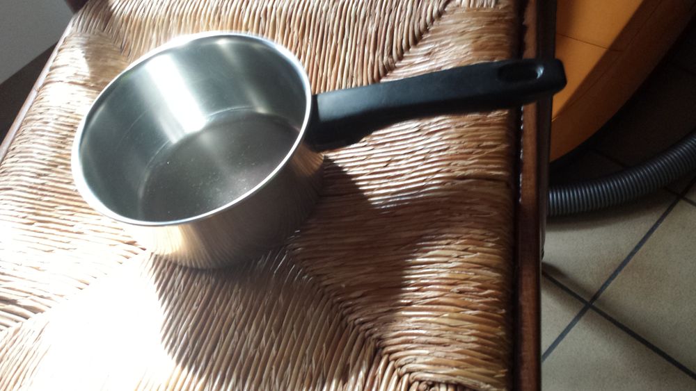 une casserole une po&ecirc;le en bon &eacute;tat ne vas pas induction Cuisine