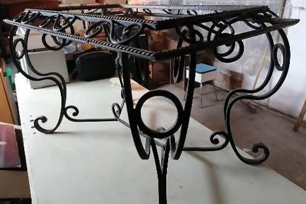 TABLE SALON FER FORGE
Meubles
