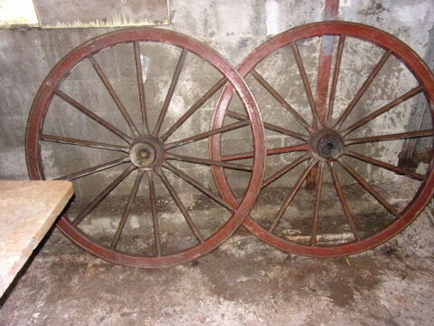 2 roues de charette ancienne  bois et cerclage mtal - trs 50 Neau (53)