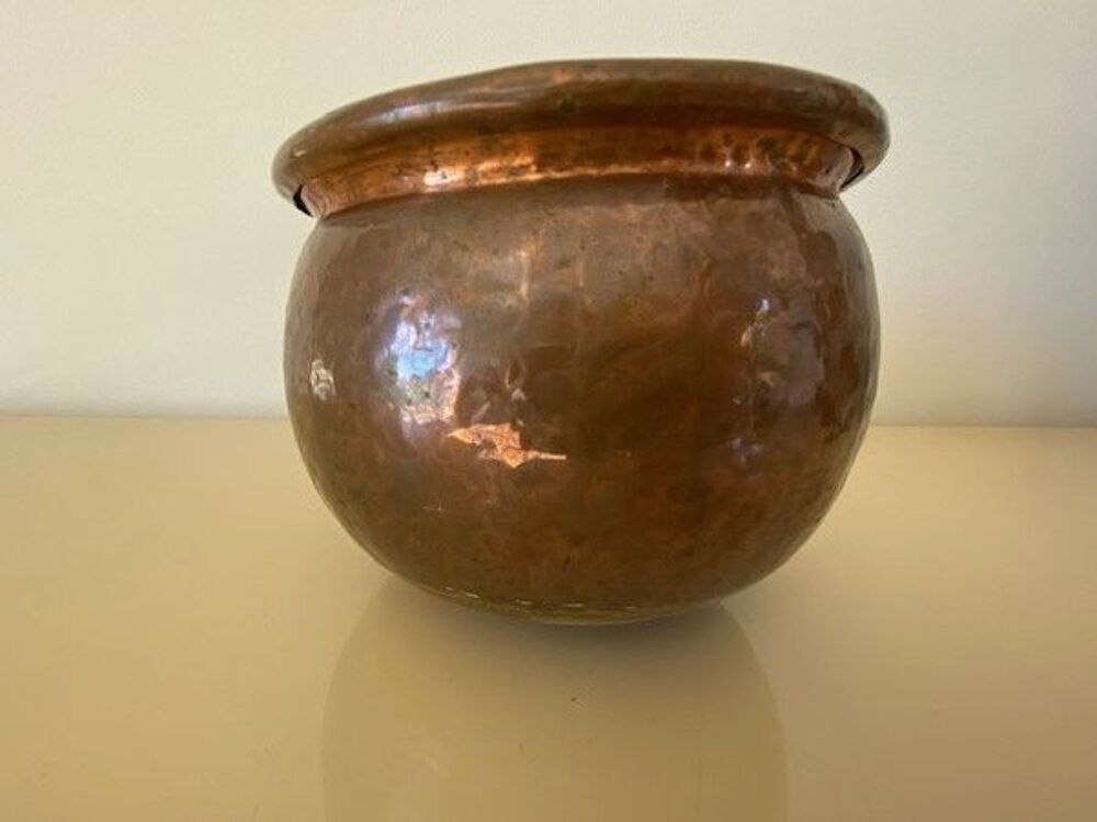 Pot, cache pot en cuivre
Décoration