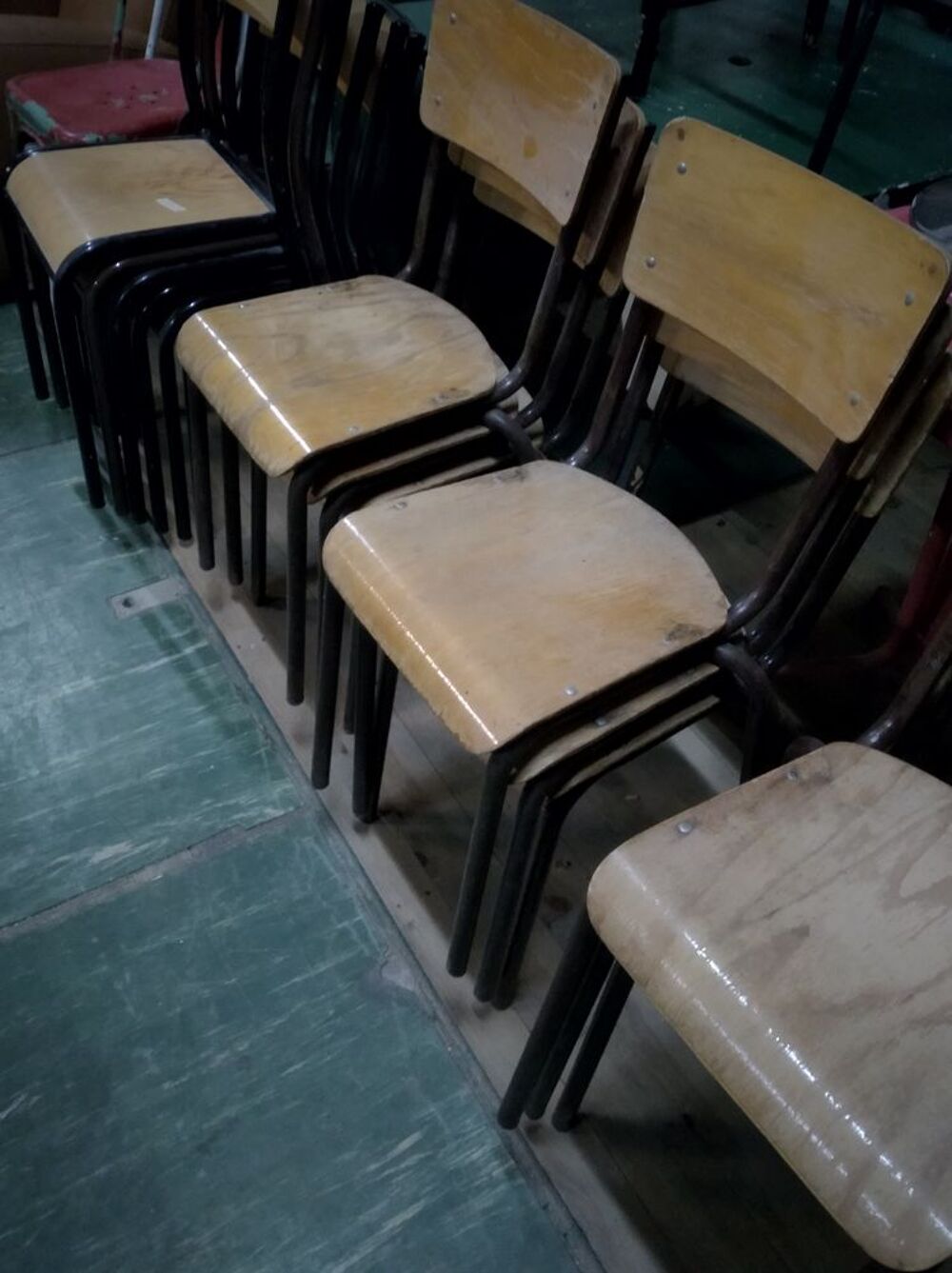 Plusieurs chaises MULLCA Meubles