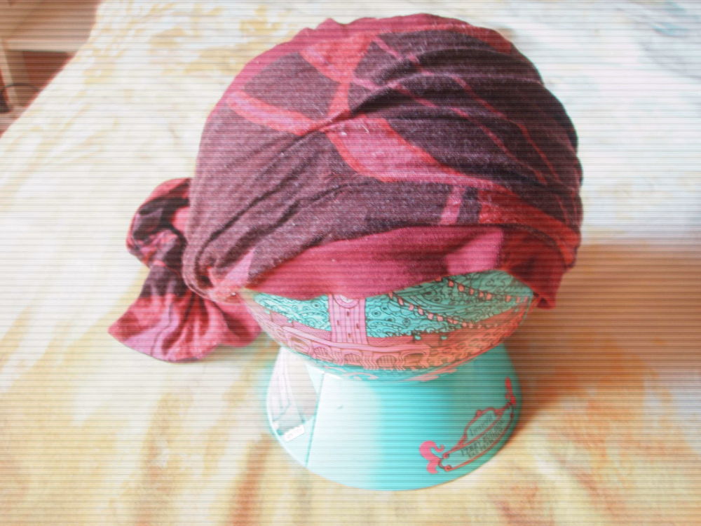 7 bonnets ( dont un bandanSaisissez le titre de votre objet. Maroquinerie