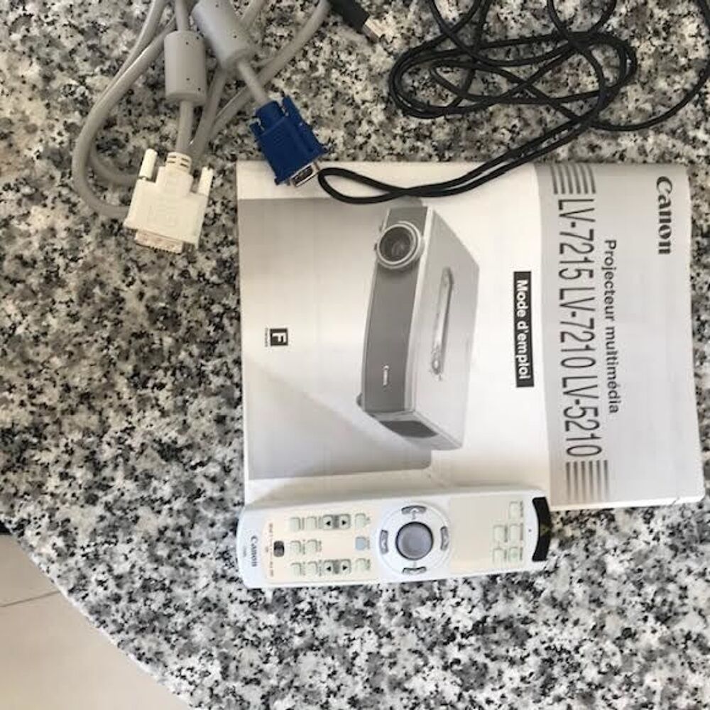 Projecteur Multim&eacute;dia CANON LV-7210 presque neuf Photos/Video/TV