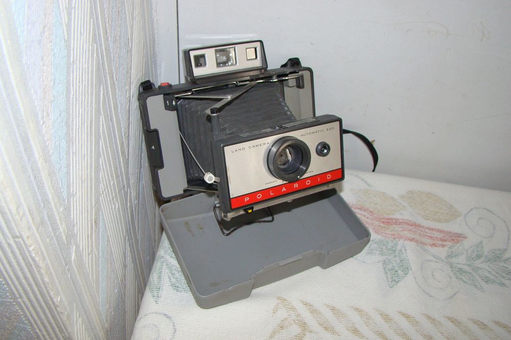 Ancien appareil photo Polaroid 220 + accessoires ann&eacute;es 1960 Photos/Video/TV