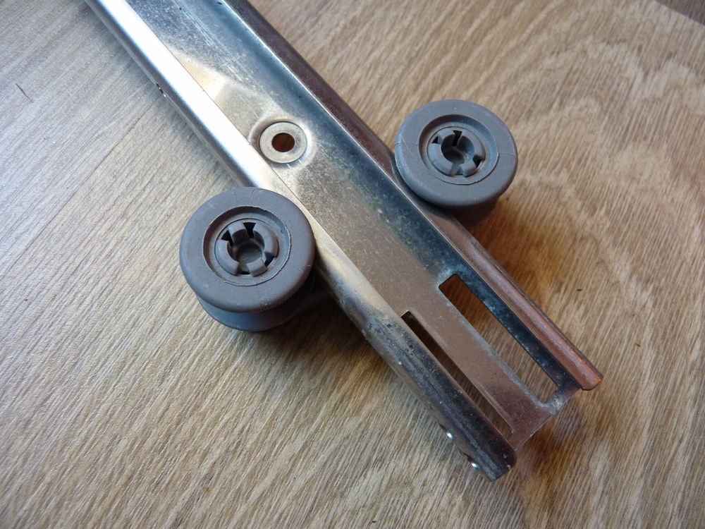 lave vaisselle SMEG STA 6439L2 rail guide panier + roulette Electroménager