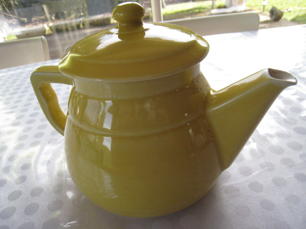 Belle th&eacute;i&egrave;re jaune vintage ann&eacute;es 1960 Cuisine