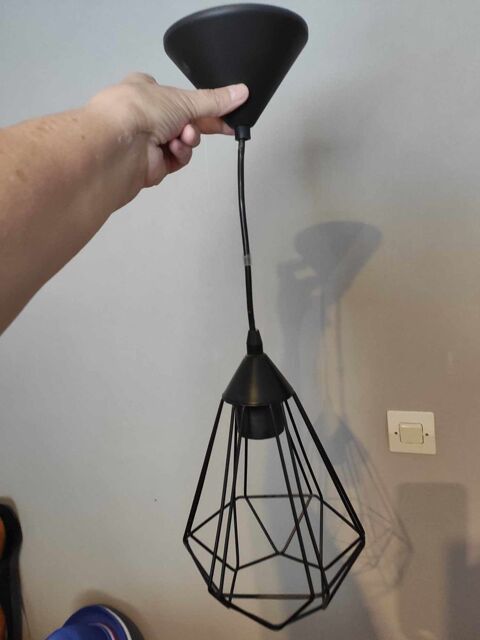Lustre m�tallique noir 10 Bagnols-sur-C�ze (30)