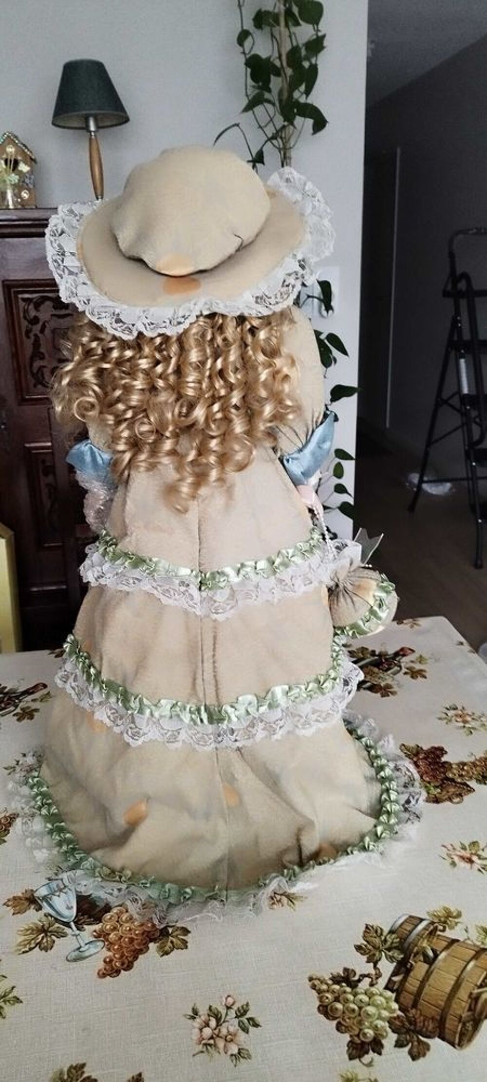 POUPEE De COLLECTION En PORCELAINE. 