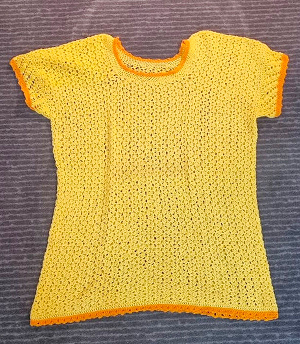 de T-shirts fait main en crochet Vêtements