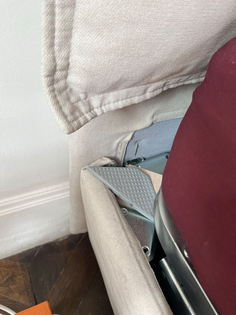 Lit coffre avec sommier relevable et t&ecirc;te de lit en tissu beige - 140x 190 Meubles