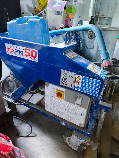 Machine a projeter , pl&acirc;tre ,enduit 
4700 57660 Altrippe