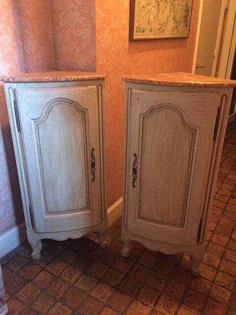 PAIRE D'ENCOIGNURES, PETITS MEUBLES D'ANGLE 150 Garches (92)